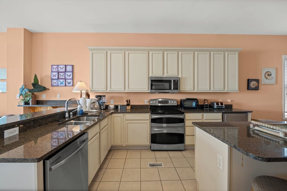 Feel like a professional chef in this fully stocked kitchen.