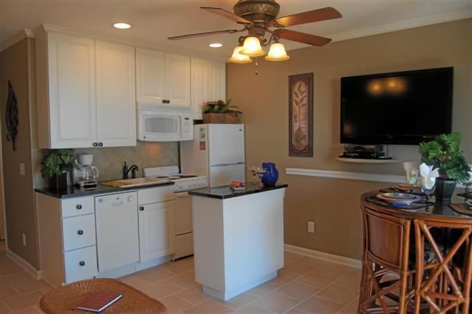 Brand new kitchen...granite countertops..new cabinets..new appliances