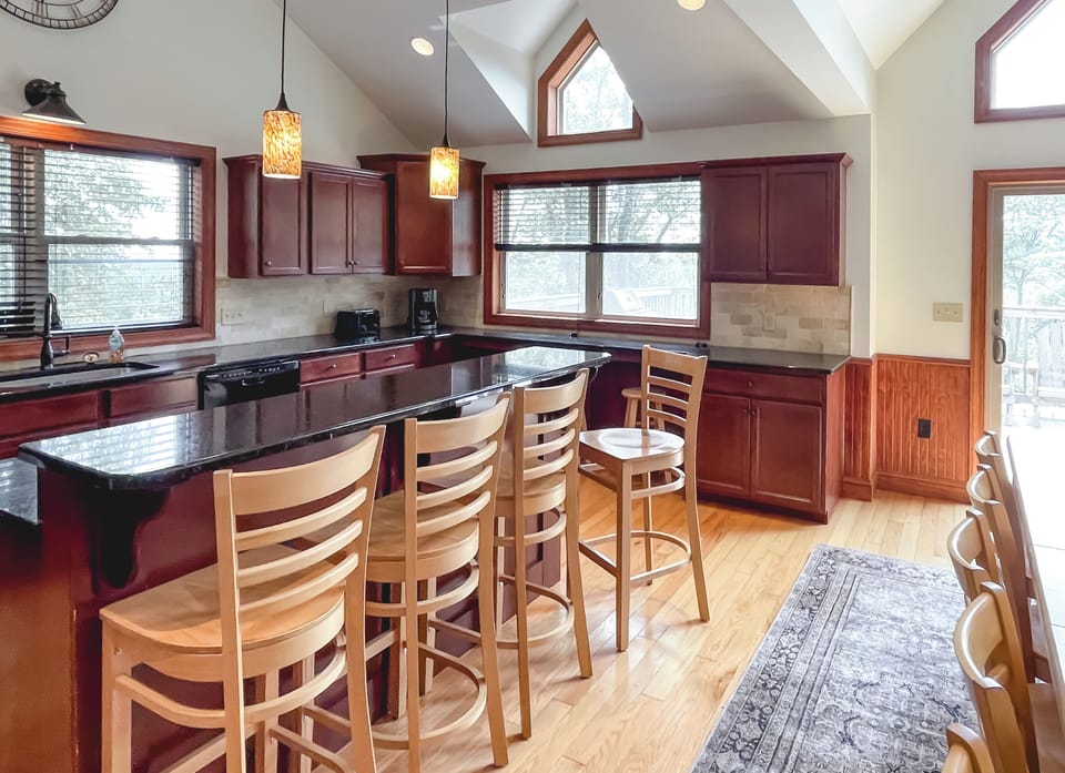Large fully quipped chef's kitchen
