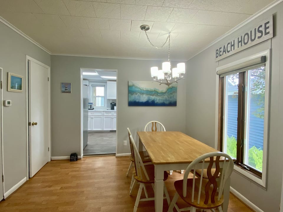 Dining room
