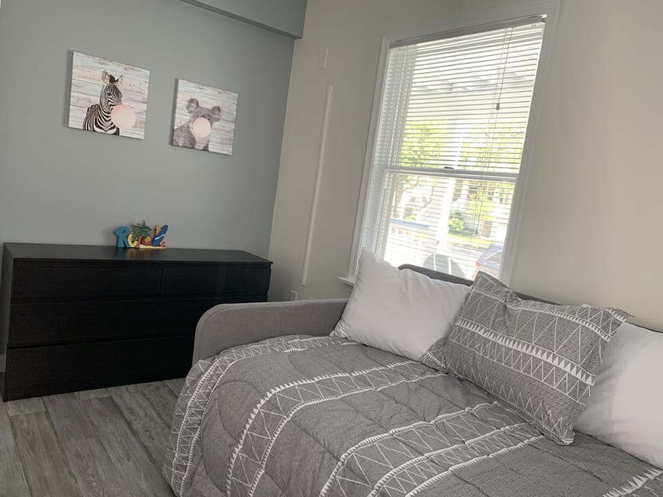 3 bedrooms, desk, WiFi