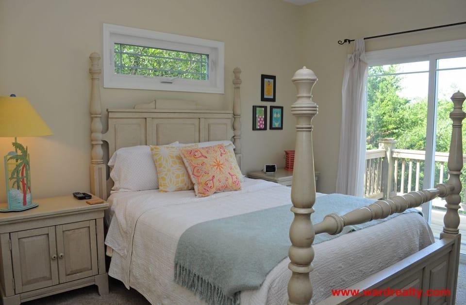 Top Floor Queen Bedroom