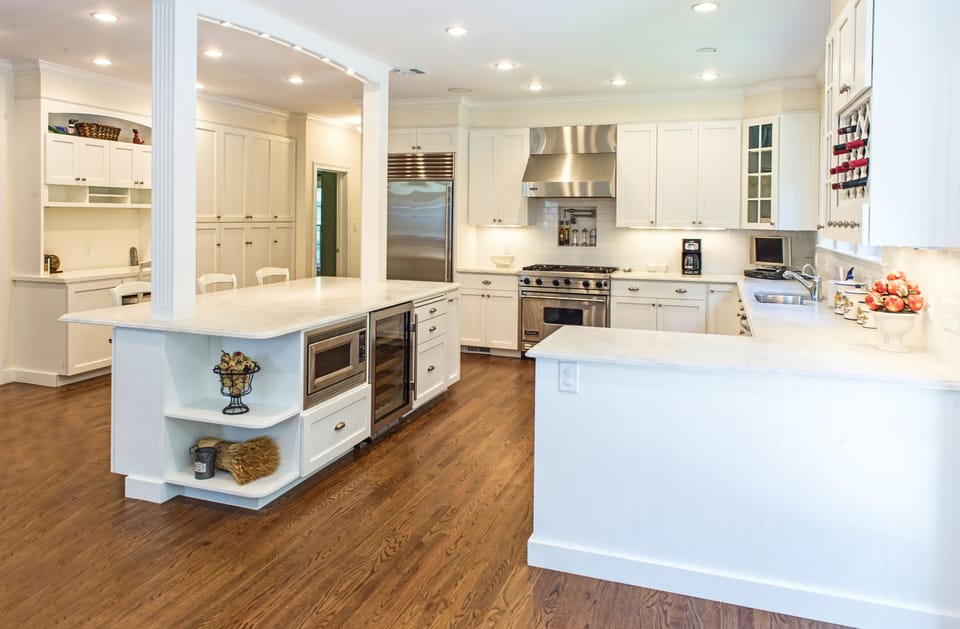 Subzero, Viking range/ grill. Desk. Pantry.  Instant hot dispenser. Pot filler.
