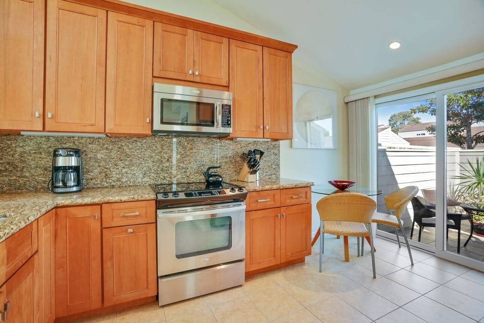 Clean & Contemporary Kitchen