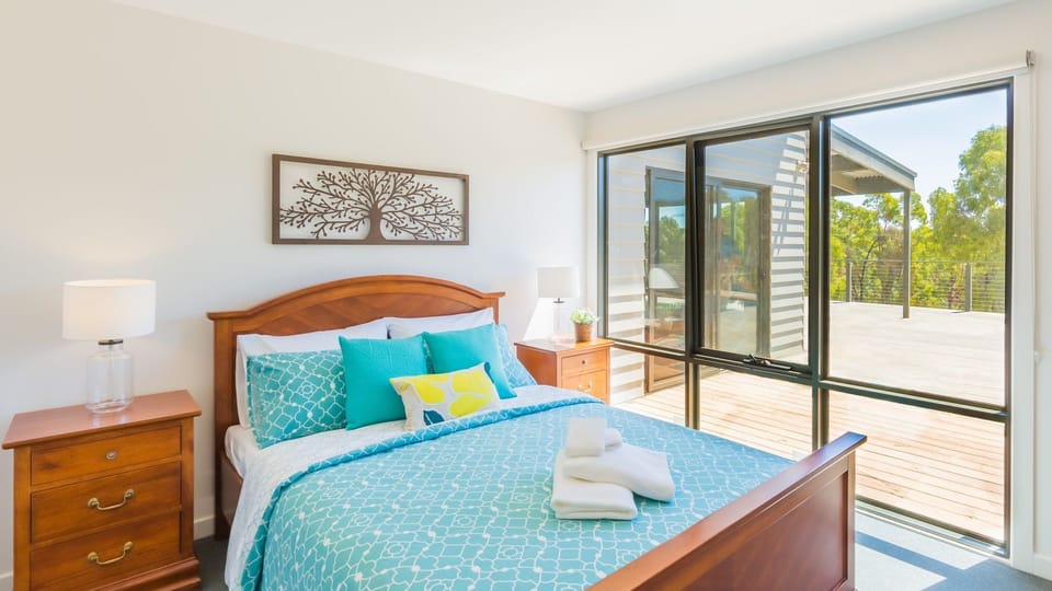 8 bedrooms, iron/ironing board, WiFi, bed sheets