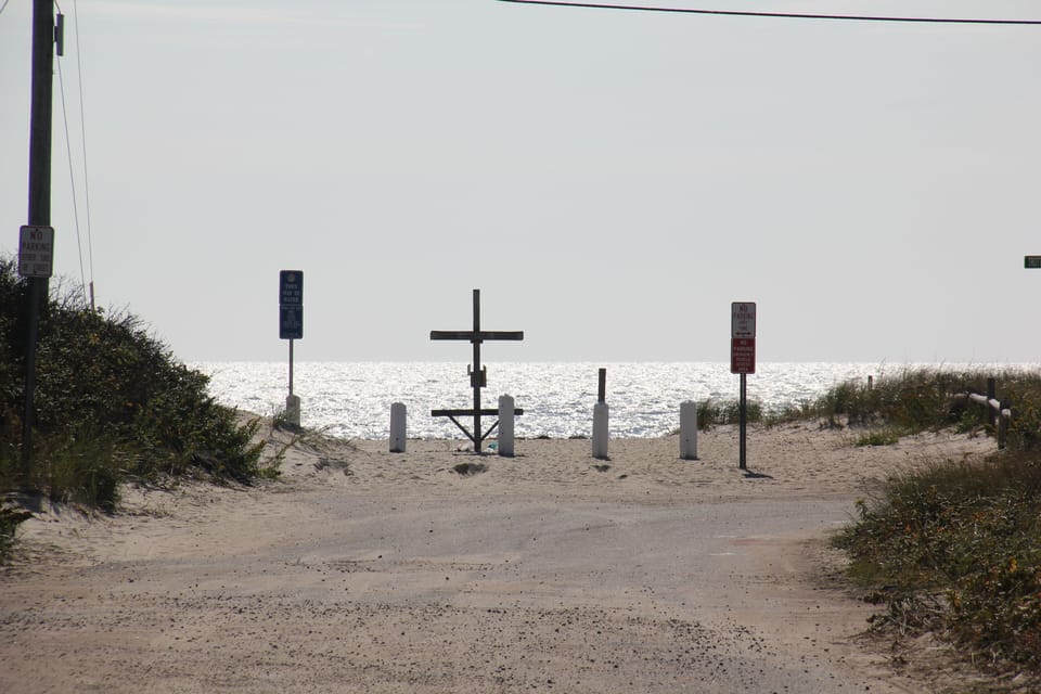 2 Min walk to private beach