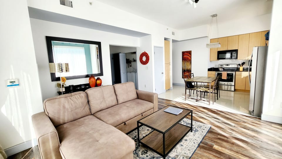 Smart TV, books, stereo
