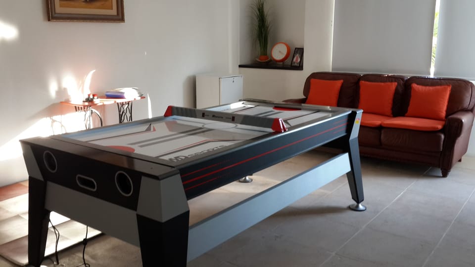 Air Hockey Table