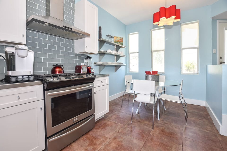 Kitchen and breakfast nook.