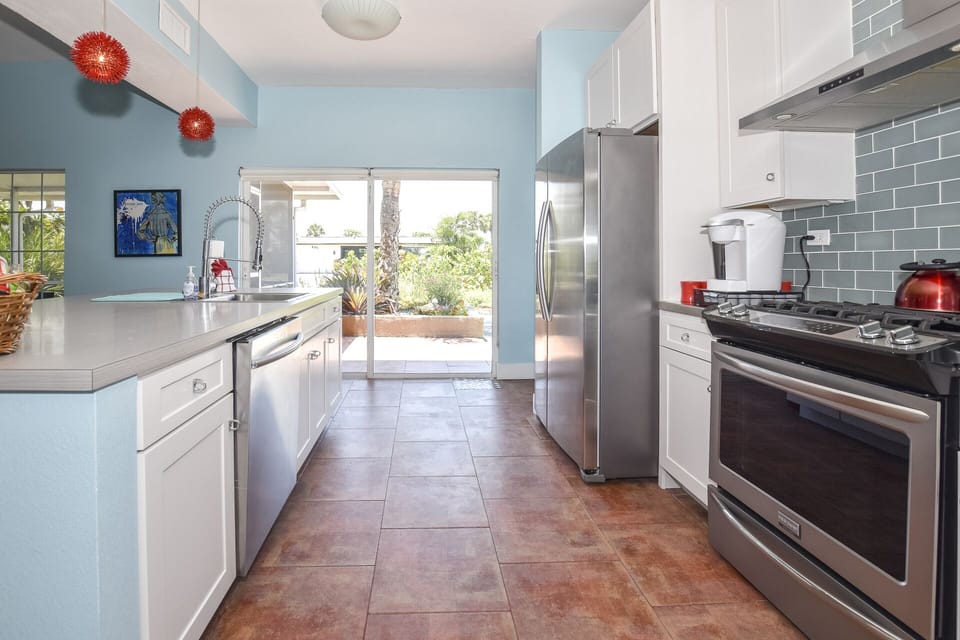 Full kitchen view