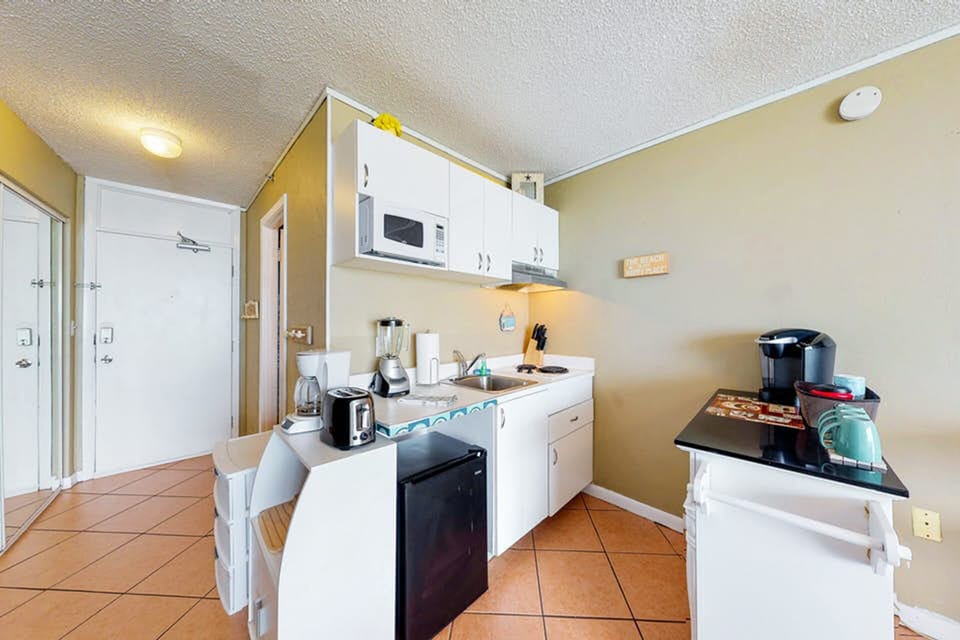 Fridge, microwave, stovetop, coffee/tea maker