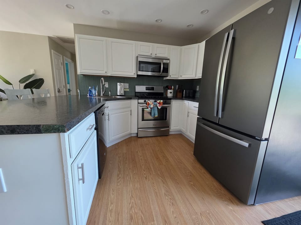 Full kitchen with all the cookware