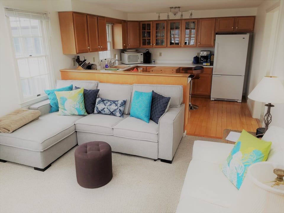 2nd level living space, open concept