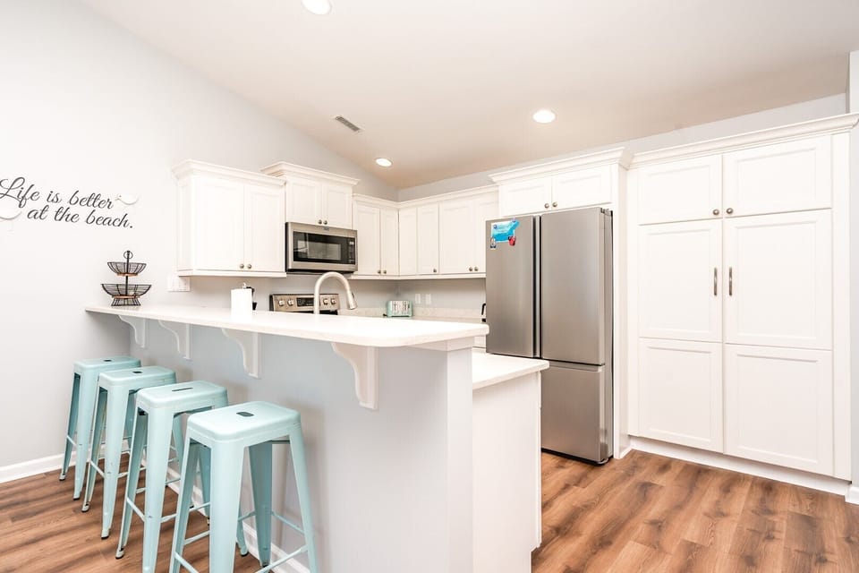 Kitchen with Eat-In Seating
