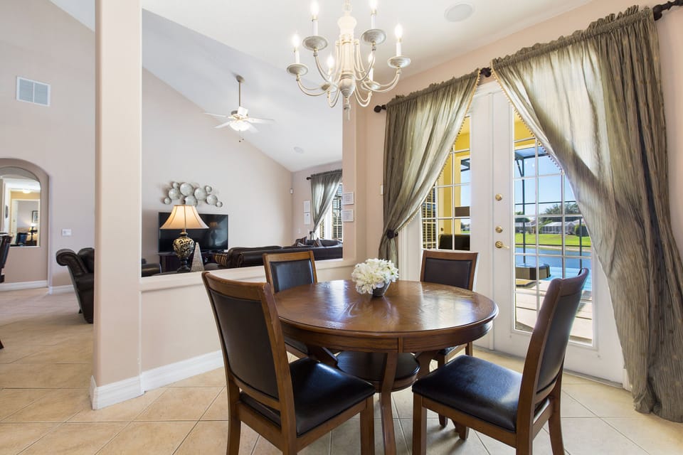 Breakfast nook leading to the pool