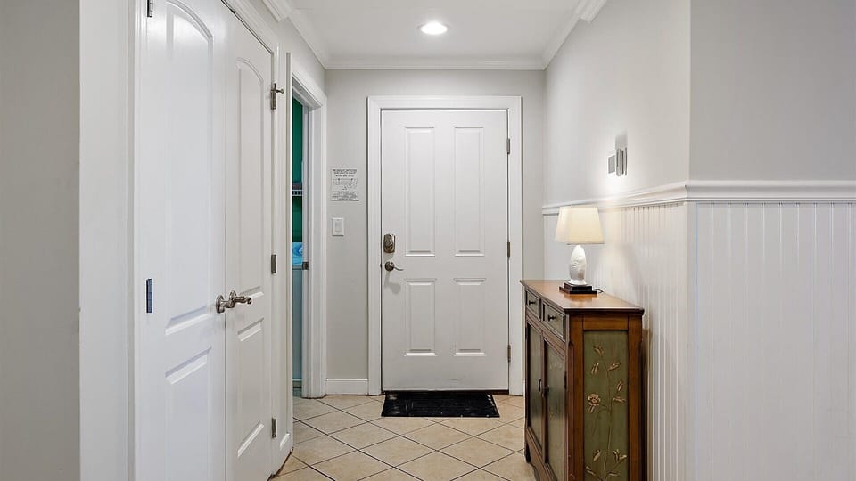 Entrance area with lots of storage space!