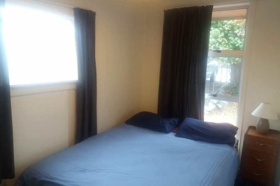 Cottage bedroom queen bed