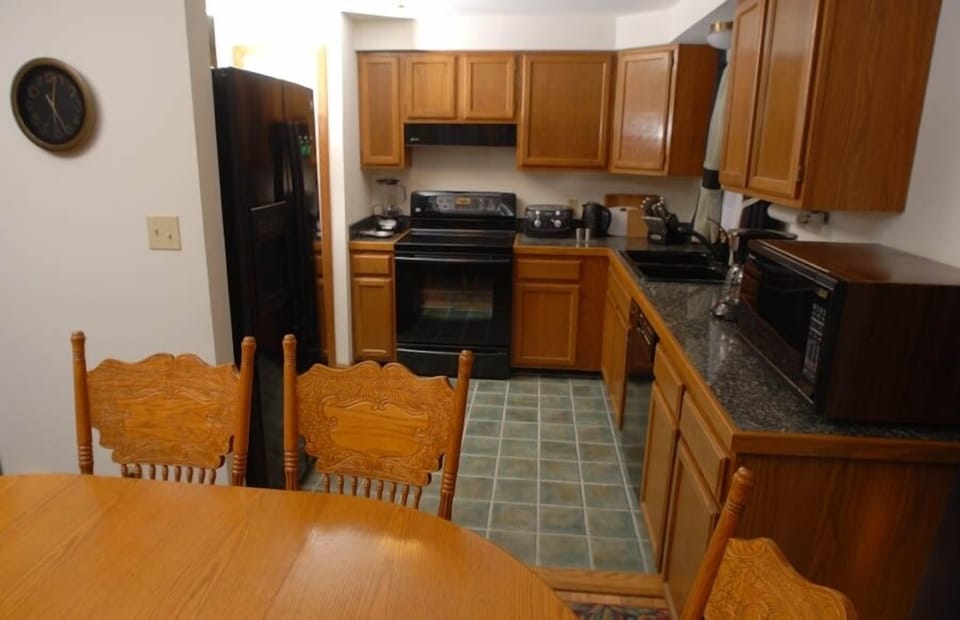 The kitchen is completely equipped.