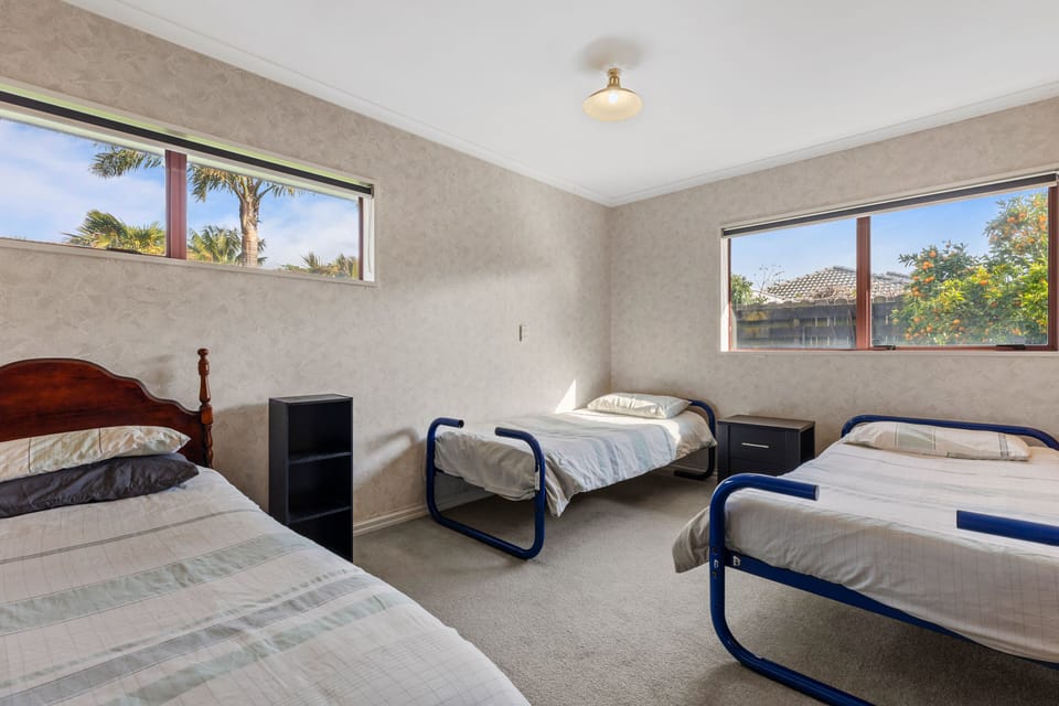 4th bedroom.  This is in integral garage.
3 single beds.