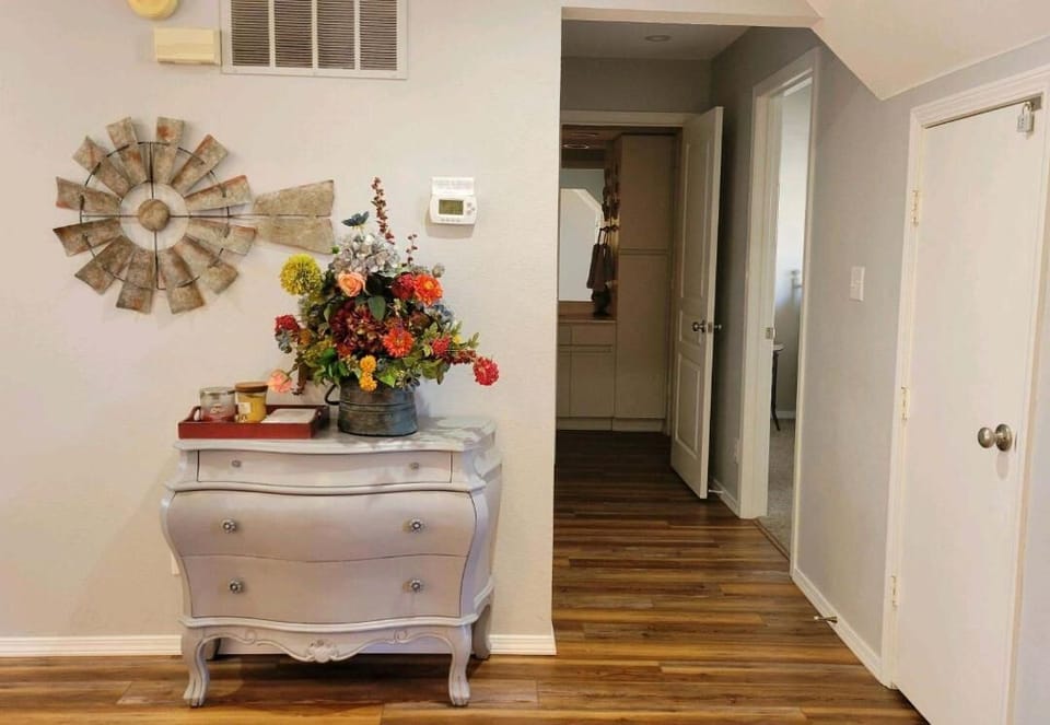 Short hallway to the main floor 2nd bedroom and bathroom.