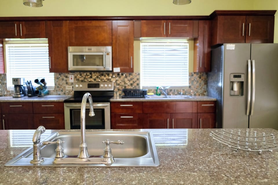 Coffee/tea maker, fridge, microwave, oven