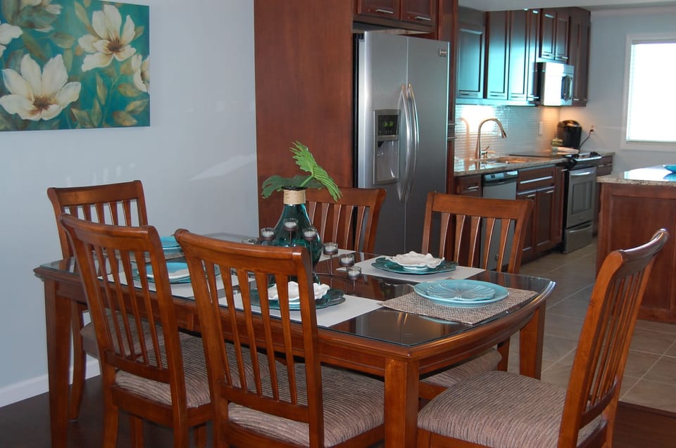 View The Ocean While Dinning