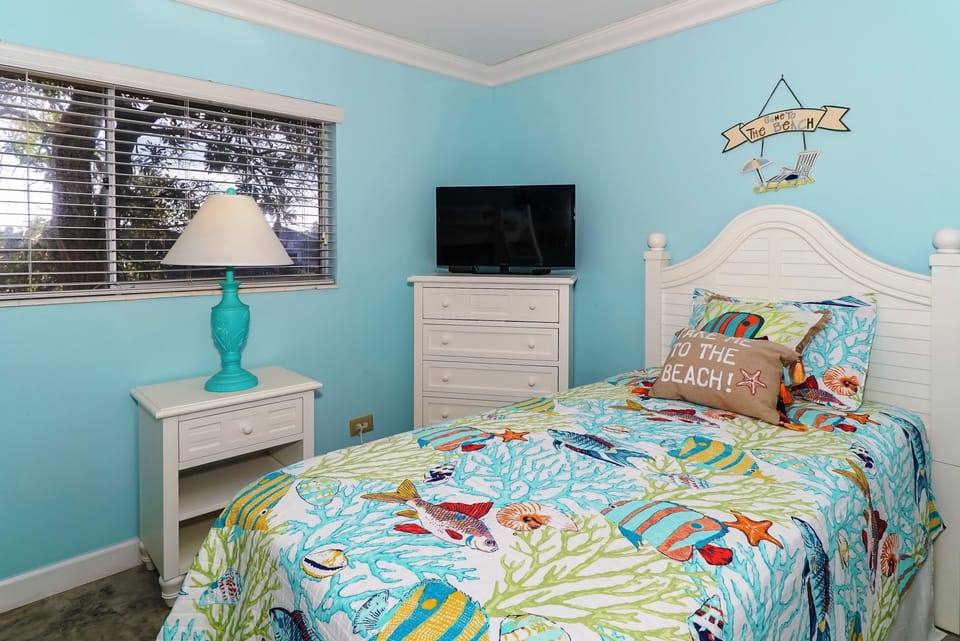 2nd Bedroom has a full-size bed with a twin bunk as well as a 2nd twin-size bed.