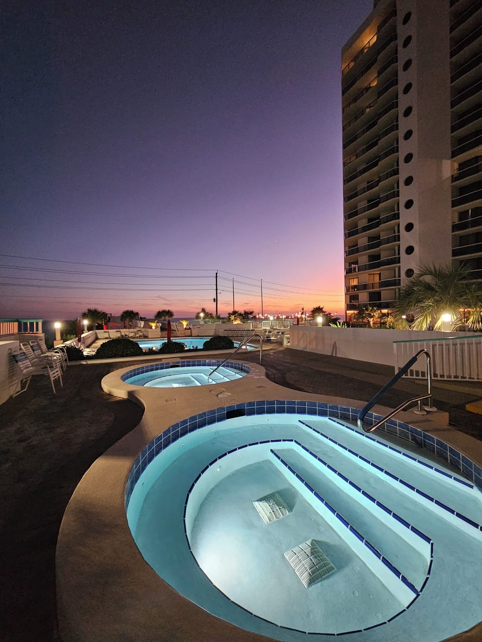 Surfside Resort 2 hot tubs