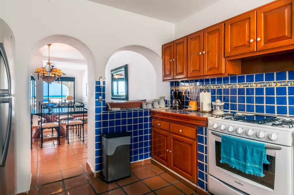 Full Kitchen - everything you need to make that special dinner for your family.