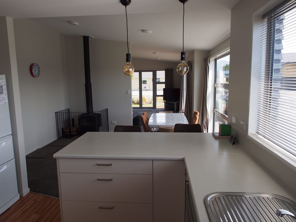 Kitchen, dining area.