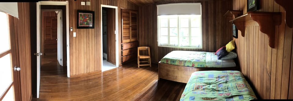Villa 24 upstairs 2nd bedroom - 2 twinsize beds