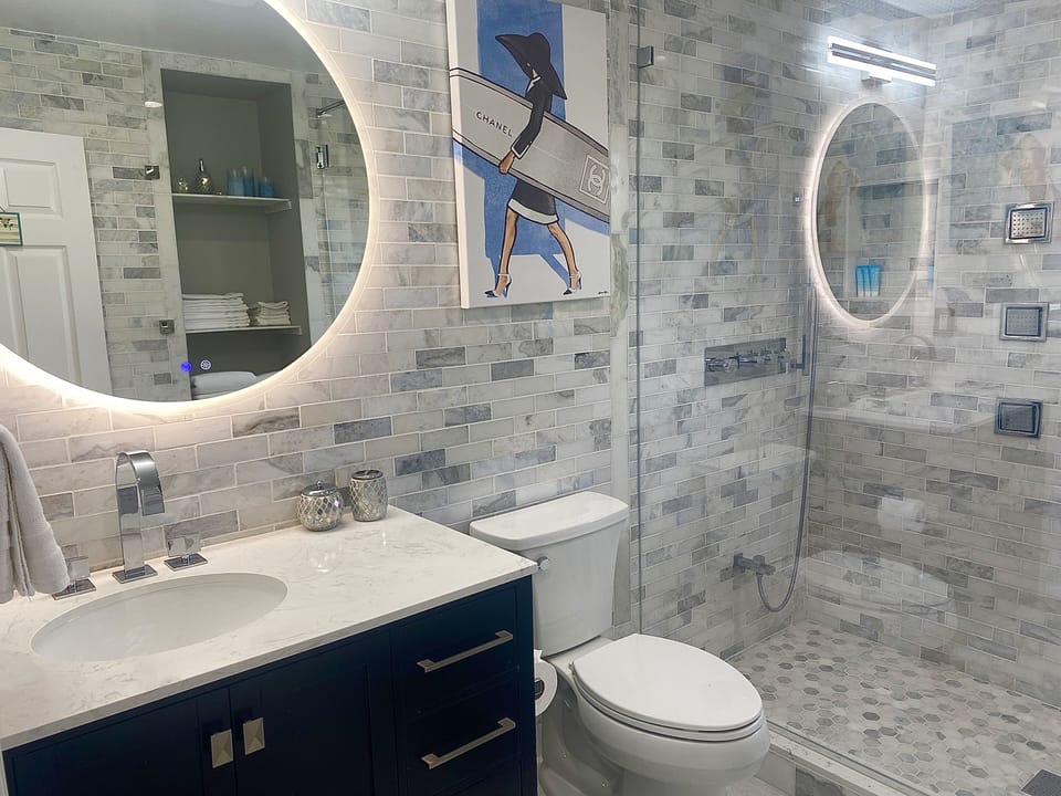 1st FLOOR BATHROOM 
