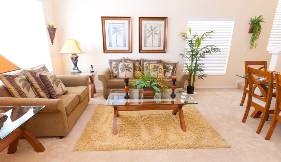 Sitting room /dining area