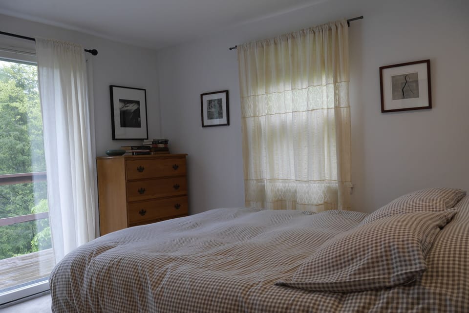 bedroom 1 queen bed deck access