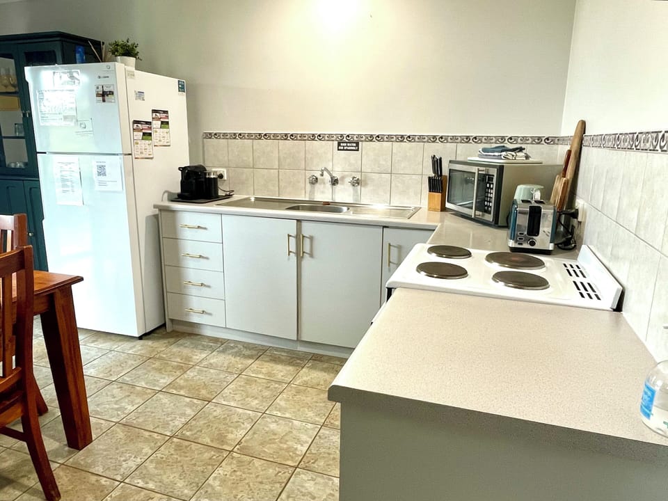 Coffee/tea maker, fridge, microwave, oven