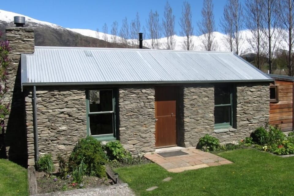 Cottage looking behind at Remarkables with snow