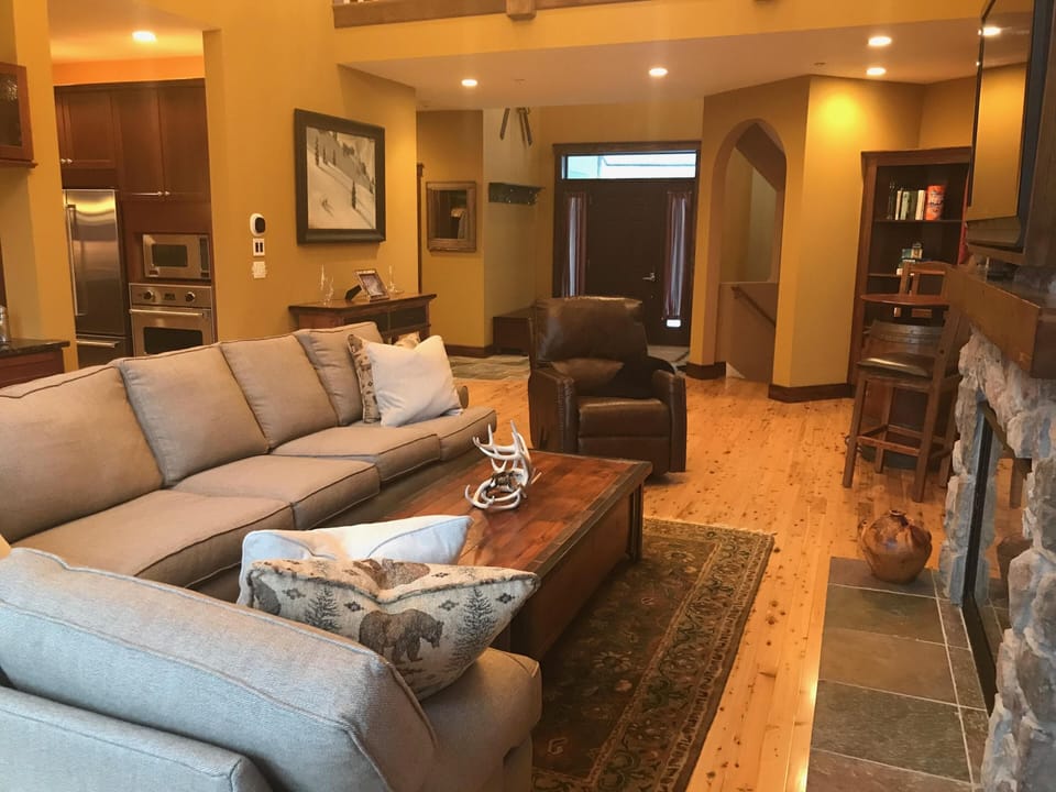 Great Room - All new furniture has arrived!