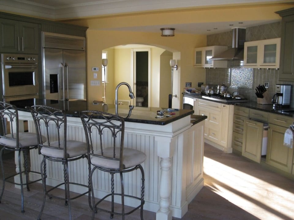 Breakfast Bar and Cook Area