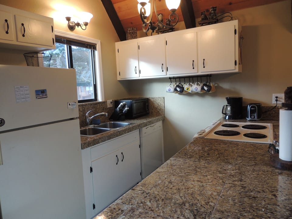 NEW Stove and dishwasher!