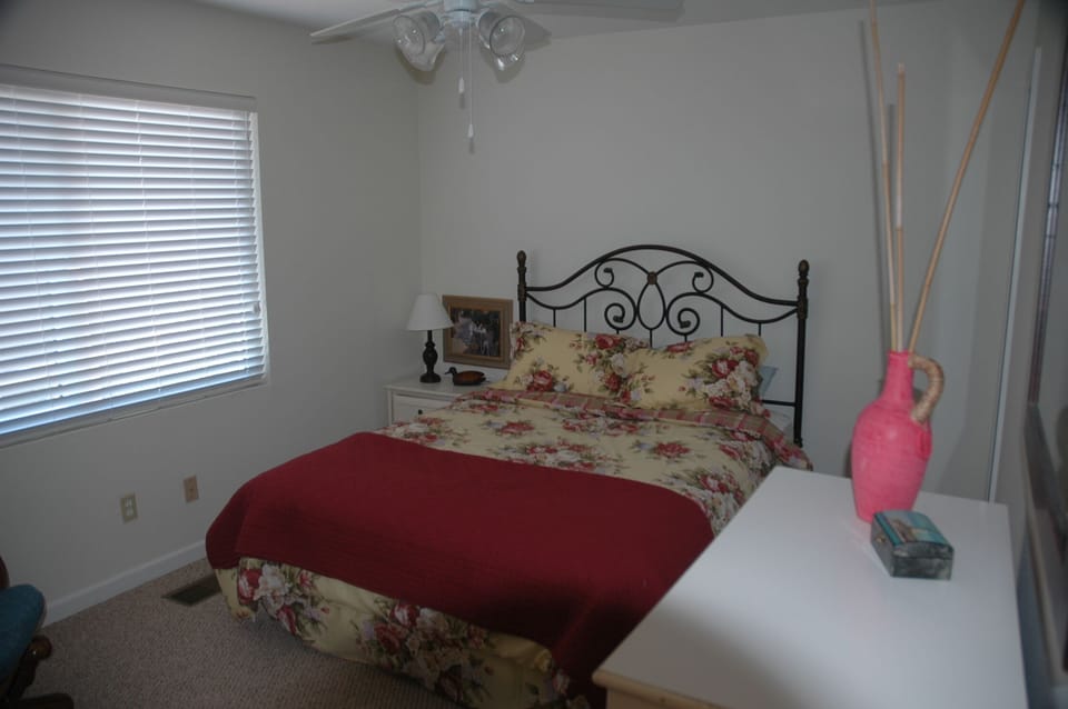 2 bedrooms, iron/ironing board, WiFi (free), bed sheets