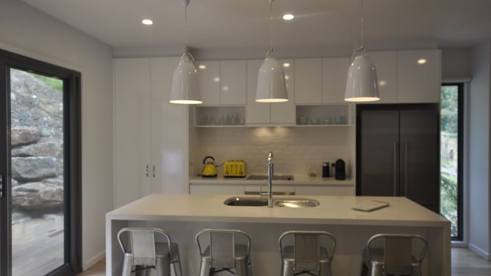 Island bench with breakfast bar