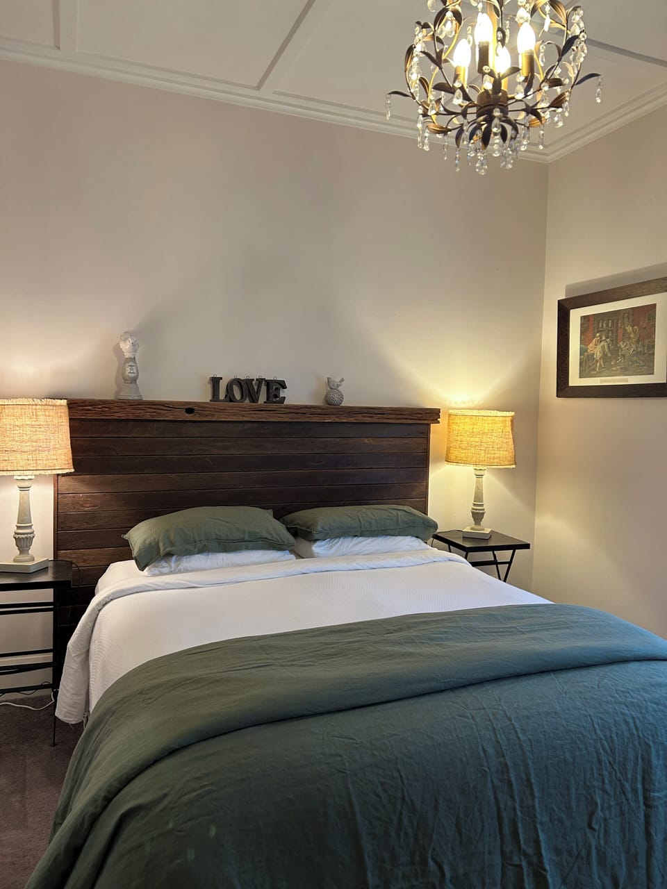 4 bedrooms, desk, iron/ironing board, WiFi
