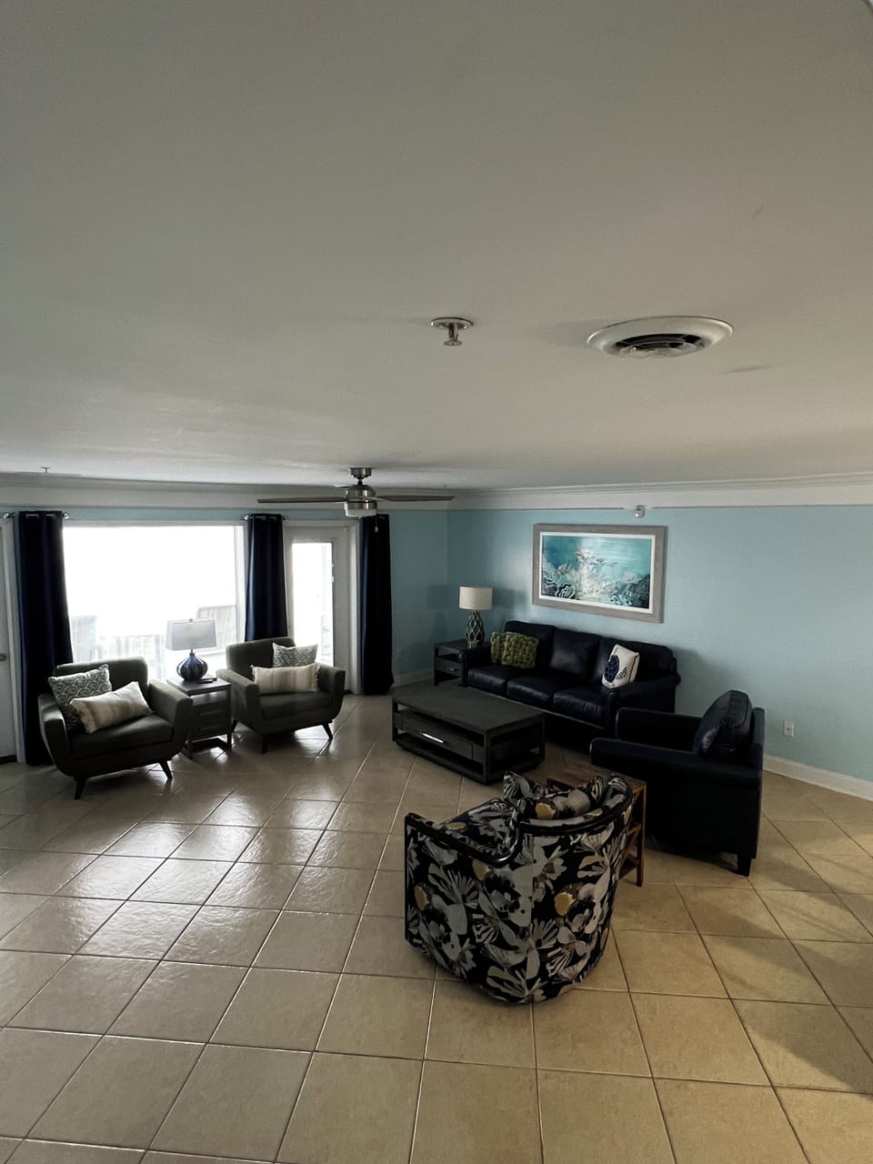 Open den area. Lots of sitting.