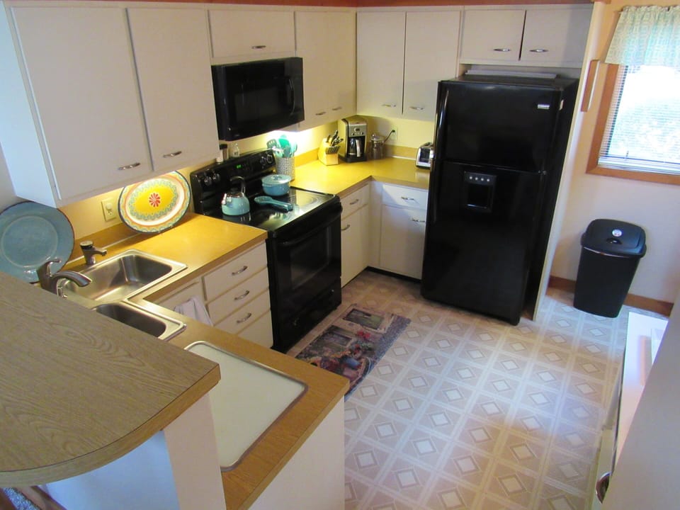 Access to kitchen from front entry and dining 