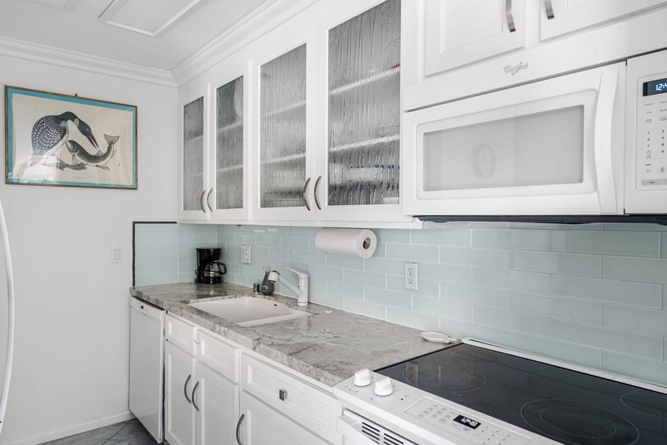Coffee/tea maker, fridge, microwave, oven
