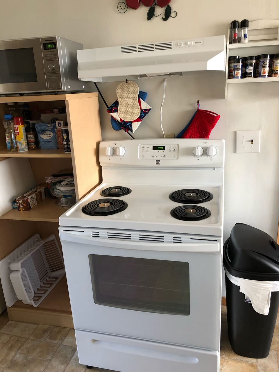 Coffee/tea maker, fridge, microwave, oven