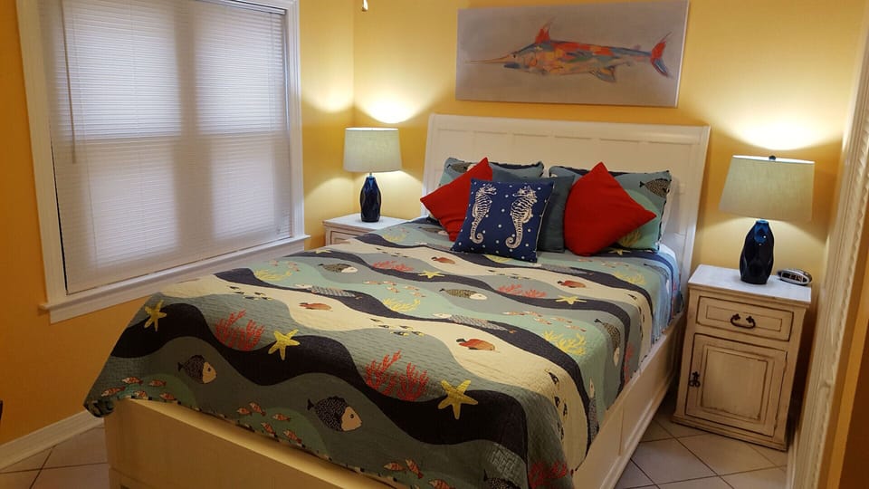 3 bedrooms, iron/ironing board, travel crib, WiFi (free)