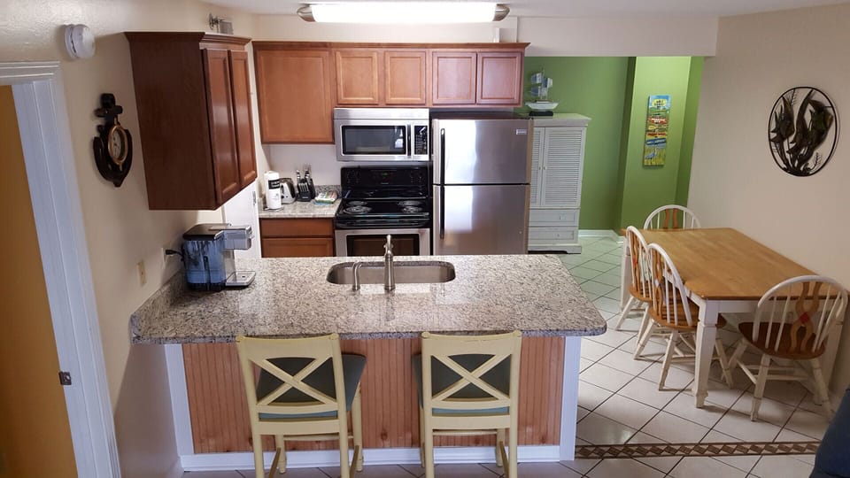 Coffee/tea maker, fridge, microwave, oven
