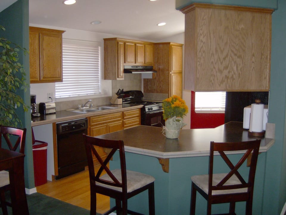 Kitchenette entry to kitchen