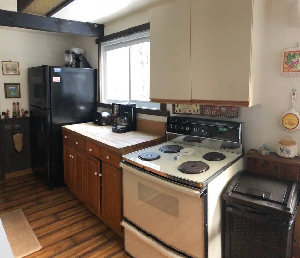 Kitchen with Coffee Machine & Stove